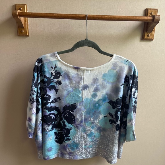 Cropped Sweater Size S - Picture 2 of 4